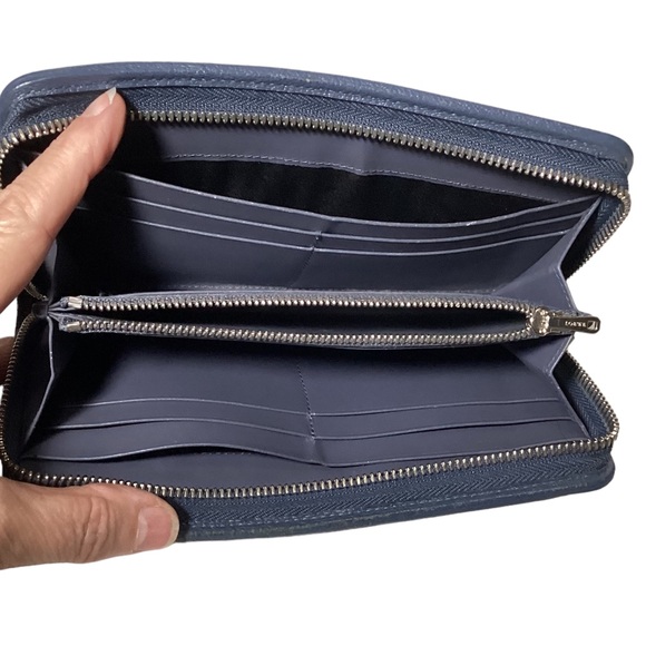 LOEWE Long Wallet Anagram Logo Cadena Blue Leather Zip Closure Pristine - Picture 15 of 16